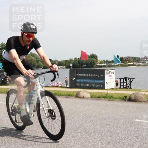 21.06.2025 - 27. Vierlanden-Triathlon H.Heesch http://msf.ph/oto/8001750 15.06.2025 11:46:16 Radfahren 215, 663, 743, 803, 886 meine-sportfotos.de
