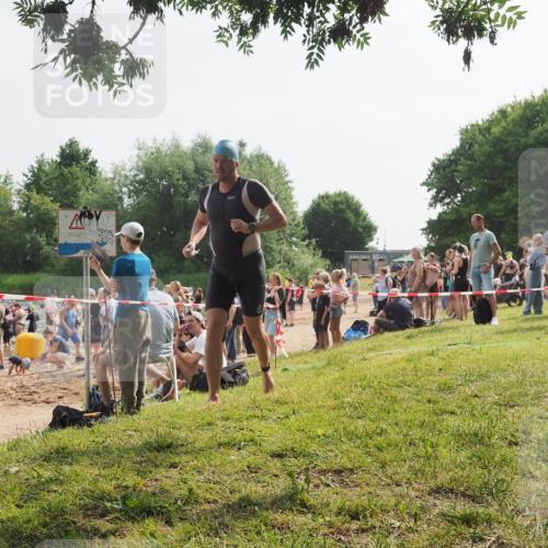 15.06.2025 - 27. Vierlanden-Triathlon KatJ http://msf.ph/oto/8001757 15.06.2025 09:57:45 Schwimmen 287, 298, 340, 827 meine-sportfotos.de