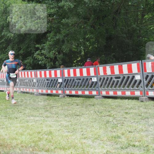21.06.2025 - 27. Vierlanden-Triathlon KatJ http://msf.ph/oto/8001773 15.06.2025 12:55:51 Ziel 707, 730, 875 meine-sportfotos.de