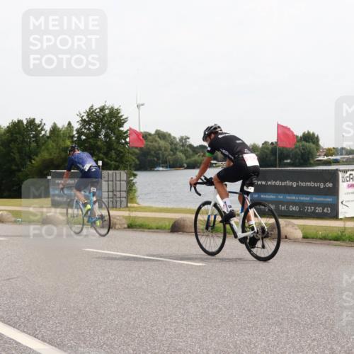 15.06.2025 - 27. Vierlanden-Triathlon H.Heesch http://msf.ph/oto/8001777 15.06.2025 10:28:17 Radfahren 405, 493 meine-sportfotos.de