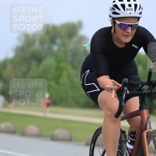 21.06.2025 - 27. Vierlanden-Triathlon H.Heesch http://msf.ph/oto/8001780 15.06.2025 12:39:16 Radfahren 945 meine-sportfotos.de