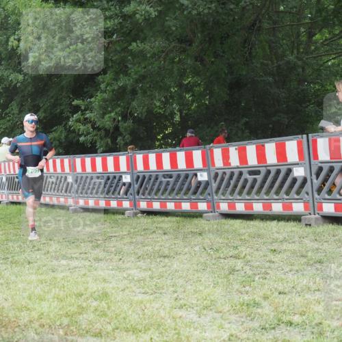 21.06.2025 - 27. Vierlanden-Triathlon KatJ http://msf.ph/oto/8001783 15.06.2025 12:55:51 Ziel 707, 730, 875 meine-sportfotos.de