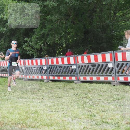 21.06.2025 - 27. Vierlanden-Triathlon KatJ http://msf.ph/oto/8001786 15.06.2025 12:55:51 Ziel 707, 730, 875 meine-sportfotos.de