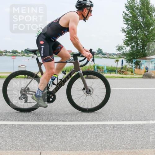 21.06.2025 - 27. Vierlanden-Triathlon H.Heesch http://msf.ph/oto/8001790 15.06.2025 12:38:32 Radfahren 804, 1029, 1030, 1031, 1032, 1033 meine-sportfotos.de
