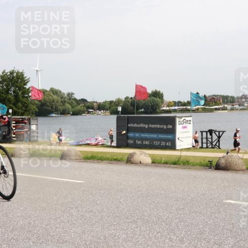 21.06.2025 - 27. Vierlanden-Triathlon H.Heesch http://msf.ph/oto/8001791 15.06.2025 11:46:22 Radfahren 231, 663, 743, 886 meine-sportfotos.de