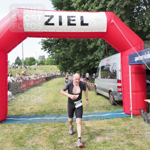 21.06.2025 - 27. Vierlanden-Triathlon MichiJ http://msf.ph/oto/8001805 15.06.2026 11:26:06 Ziel 469 meine-sportfotos.de