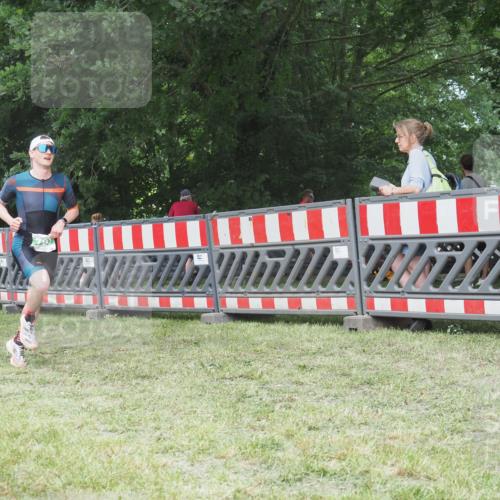 21.06.2025 - 27. Vierlanden-Triathlon KatJ http://msf.ph/oto/8001813 15.06.2025 12:55:51 Ziel 707, 730, 875 meine-sportfotos.de