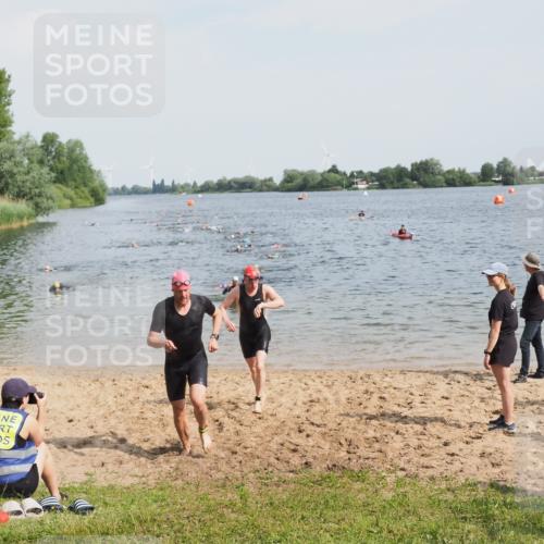 21.06.2025 - 27. Vierlanden-Triathlon MichiJ http://msf.ph/oto/8001831 15.06.2026 10:04:52 Schwimmen 389, 400 meine-sportfotos.de
