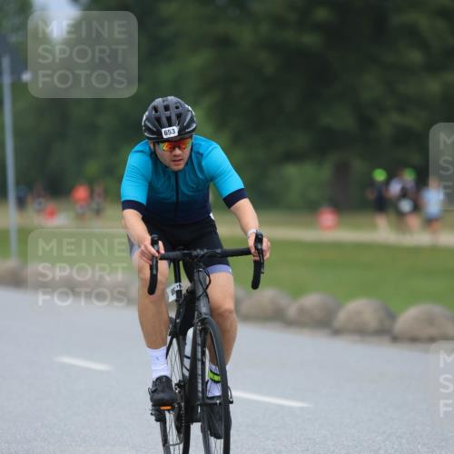 21.06.2025 - 27. Vierlanden-Triathlon H.Heesch http://msf.ph/oto/8001841 15.06.2025 12:39:36 Radfahren 653, 1085, 1086, 1087, 1088 meine-sportfotos.de
