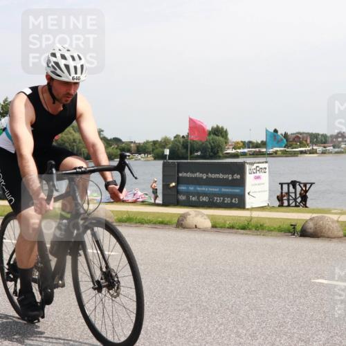 21.06.2025 - 27. Vierlanden-Triathlon H.Heesch http://msf.ph/oto/8001844 15.06.2025 11:46:30 Radfahren 640, 805 meine-sportfotos.de