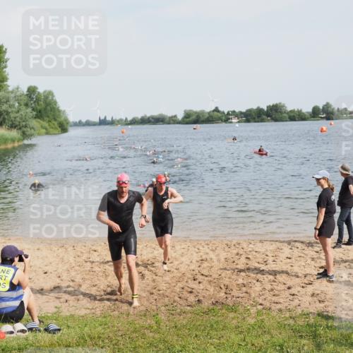 21.06.2025 - 27. Vierlanden-Triathlon MichiJ http://msf.ph/oto/8001845 15.06.2026 10:04:52 Schwimmen 389, 400 meine-sportfotos.de