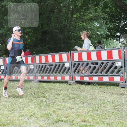 21.06.2025 - 27. Vierlanden-Triathlon KatJ http://msf.ph/oto/8001851 15.06.2025 12:55:52 Ziel 6, 707, 730, 875 meine-sportfotos.de