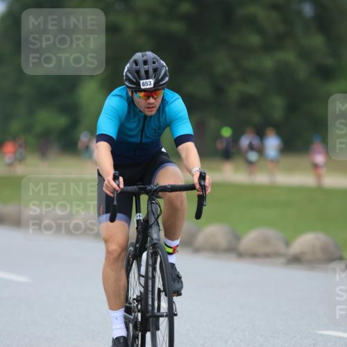 21.06.2025 - 27. Vierlanden-Triathlon H.Heesch http://msf.ph/oto/8001854 15.06.2025 12:39:36 Radfahren 653, 1085, 1086, 1087, 1088 meine-sportfotos.de