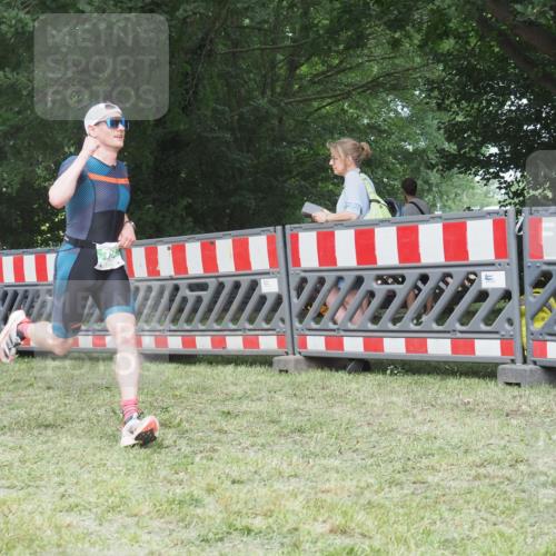 21.06.2025 - 27. Vierlanden-Triathlon KatJ http://msf.ph/oto/8001860 15.06.2025 12:55:52 Ziel 6, 707, 730, 875 meine-sportfotos.de