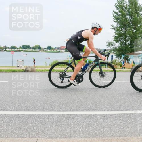 21.06.2025 - 27. Vierlanden-Triathlon H.Heesch http://msf.ph/oto/8001861 15.06.2025 12:38:34 Radfahren 804, 1029, 1030, 1031, 1032, 1033 meine-sportfotos.de