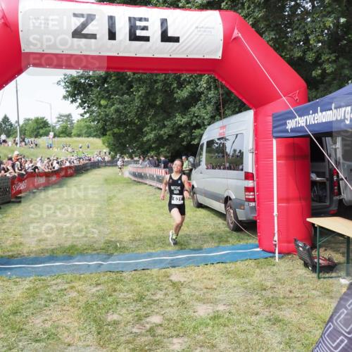 21.06.2025 - 27. Vierlanden-Triathlon MichiJ http://msf.ph/oto/8001866 15.06.2026 11:26:08 Ziel 469 meine-sportfotos.de