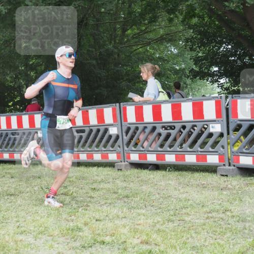 21.06.2025 - 27. Vierlanden-Triathlon KatJ http://msf.ph/oto/8001870 15.06.2025 12:55:52 Ziel 6, 707, 730, 875 meine-sportfotos.de