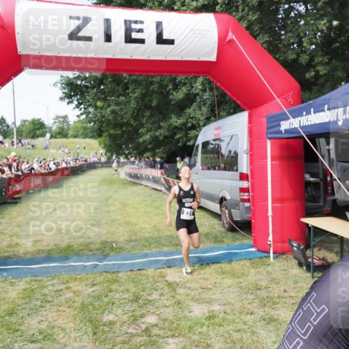 21.06.2025 - 27. Vierlanden-Triathlon MichiJ http://msf.ph/oto/8001886 15.06.2026 11:26:08 Ziel 469 meine-sportfotos.de