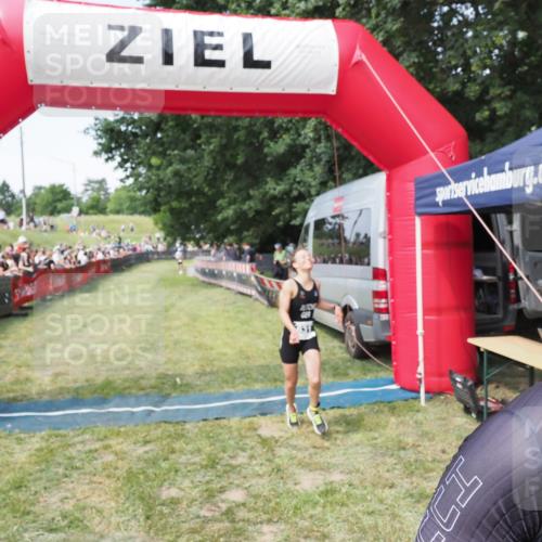 21.06.2025 - 27. Vierlanden-Triathlon MichiJ http://msf.ph/oto/8001899 15.06.2026 11:26:09 Ziel 469 meine-sportfotos.de