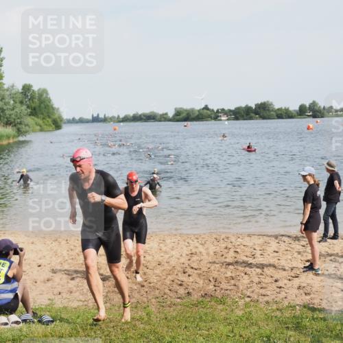 21.06.2025 - 27. Vierlanden-Triathlon MichiJ http://msf.ph/oto/8001906 15.06.2026 10:04:53 Schwimmen 389, 400 meine-sportfotos.de