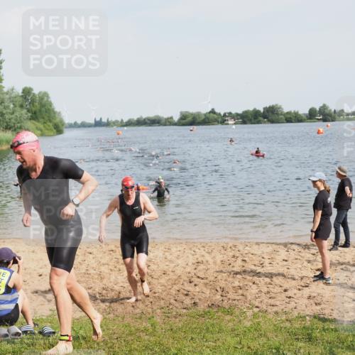 21.06.2025 - 27. Vierlanden-Triathlon MichiJ http://msf.ph/oto/8001919 15.06.2026 10:04:53 Schwimmen 389, 400 meine-sportfotos.de