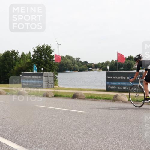 15.06.2025 - 27. Vierlanden-Triathlon H.Heesch http://msf.ph/oto/8001929 15.06.2025 10:28:21 Radfahren 242, 405 meine-sportfotos.de