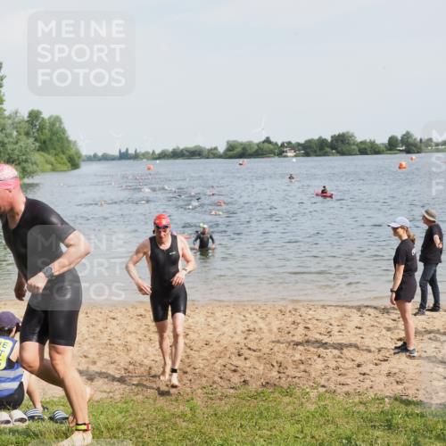 21.06.2025 - 27. Vierlanden-Triathlon MichiJ http://msf.ph/oto/8001930 15.06.2026 10:04:53 Schwimmen 389, 400 meine-sportfotos.de