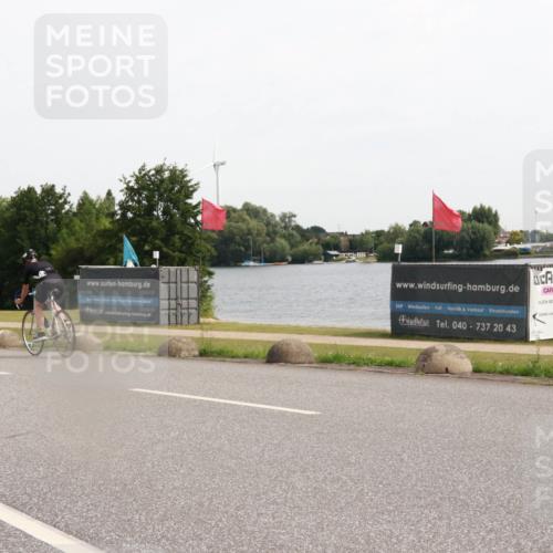 15.06.2025 - 27. Vierlanden-Triathlon H.Heesch http://msf.ph/oto/8001951 15.06.2025 10:28:22 Radfahren 242, 405, 536 meine-sportfotos.de