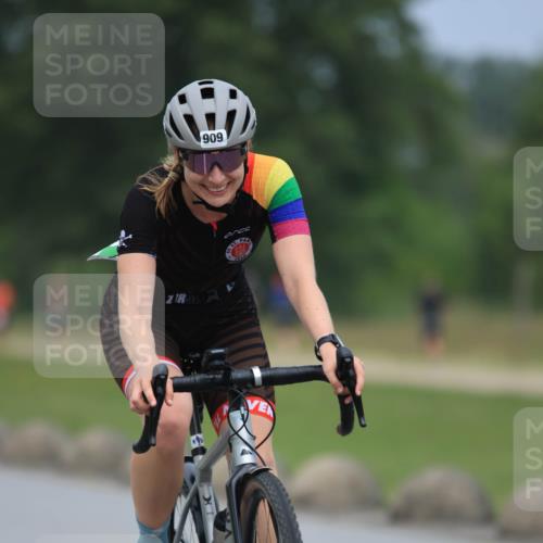 21.06.2025 - 27. Vierlanden-Triathlon H.Heesch http://msf.ph/oto/8001954 15.06.2025 12:39:49 Radfahren 899, 909 meine-sportfotos.de