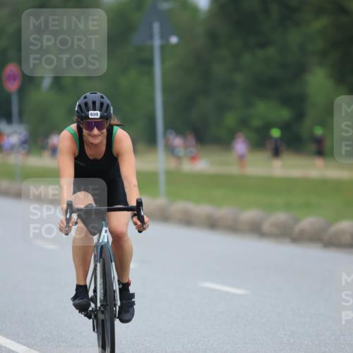 21.06.2025 - 27. Vierlanden-Triathlon H.Heesch http://msf.ph/oto/8001975 15.06.2025 12:39:52 Radfahren 899, 909 meine-sportfotos.de