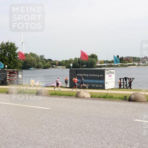 21.06.2025 - 27. Vierlanden-Triathlon H.Heesch http://msf.ph/oto/8001980 15.06.2025 11:46:37 Radfahren 694 meine-sportfotos.de