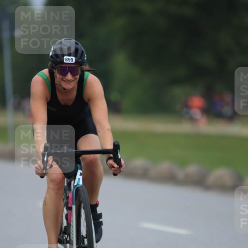 21.06.2025 - 27. Vierlanden-Triathlon H.Heesch http://msf.ph/oto/8001999 15.06.2025 12:39:53 Radfahren 899, 909 meine-sportfotos.de