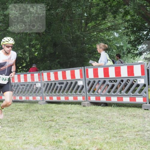 21.06.2025 - 27. Vierlanden-Triathlon KatJ http://msf.ph/oto/8002001 15.06.2025 12:55:57 Ziel 6, 730, 875, 1002 meine-sportfotos.de