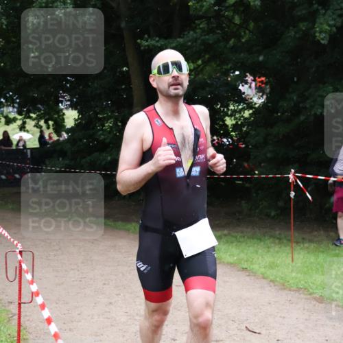 21.06.2025 - 27. Vierlanden-Triathlon Lena Gebhardt http://msf.ph/oto/8002006 15.06.2025 14:07:21 Laufen  meine-sportfotos.de