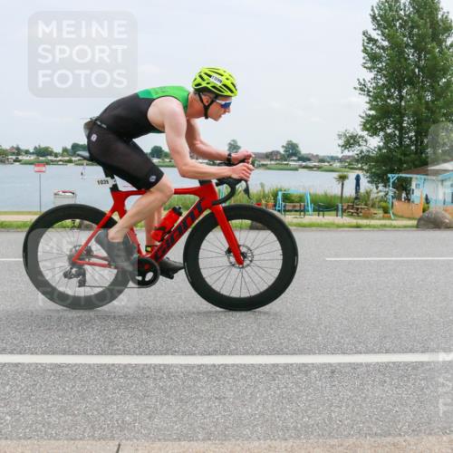 21.06.2025 - 27. Vierlanden-Triathlon H.Heesch http://msf.ph/oto/8002019 15.06.2025 12:38:51 Radfahren 792, 1039, 1040, 1042, 1043, 1044, 1045, 1046, 1047, 1048 meine-sportfotos.de