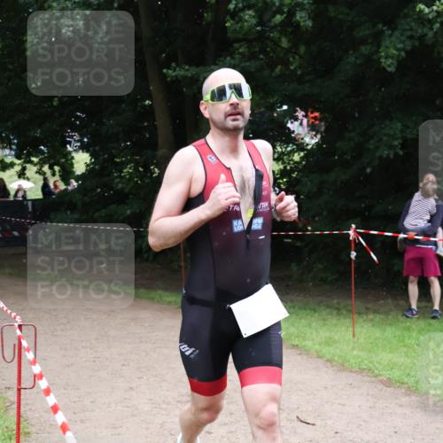 21.06.2025 - 27. Vierlanden-Triathlon Lena Gebhardt http://msf.ph/oto/8002022 15.06.2025 14:07:21 Laufen  meine-sportfotos.de