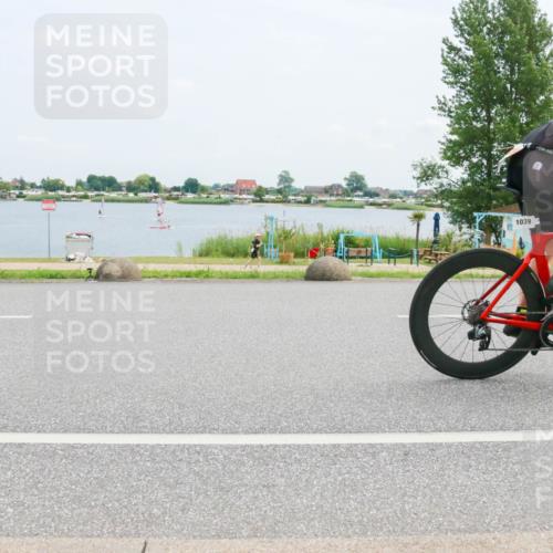21.06.2025 - 27. Vierlanden-Triathlon H.Heesch http://msf.ph/oto/8002024 15.06.2025 12:38:51 Radfahren 792, 1039, 1040, 1042, 1043, 1044, 1045, 1046, 1047, 1048 meine-sportfotos.de