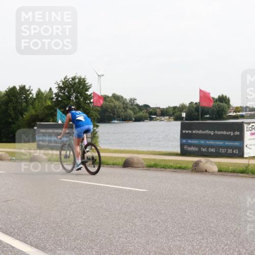 15.06.2025 - 27. Vierlanden-Triathlon H.Heesch http://msf.ph/oto/8002029 15.06.2025 10:28:23 Radfahren 242, 405, 536 meine-sportfotos.de