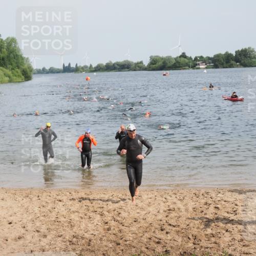 21.06.2025 - 27. Vierlanden-Triathlon MichiJ http://msf.ph/oto/8002044 15.06.2026 10:05:03 Schwimmen 412 meine-sportfotos.de