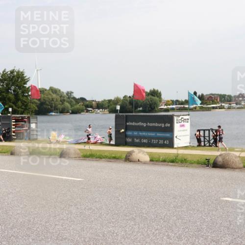 21.06.2025 - 27. Vierlanden-Triathlon H.Heesch http://msf.ph/oto/8002051 15.06.2025 11:46:43 Radfahren 678 meine-sportfotos.de