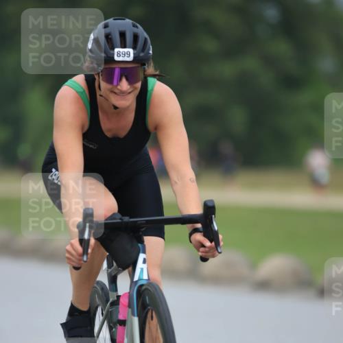 21.06.2025 - 27. Vierlanden-Triathlon H.Heesch http://msf.ph/oto/8002052 15.06.2025 12:39:54 Radfahren 899 meine-sportfotos.de