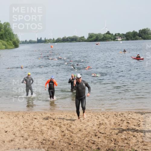 21.06.2025 - 27. Vierlanden-Triathlon MichiJ http://msf.ph/oto/8002062 15.06.2026 10:05:03 Schwimmen 412 meine-sportfotos.de