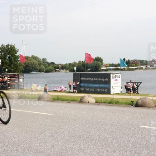 21.06.2025 - 27. Vierlanden-Triathlon H.Heesch http://msf.ph/oto/8002067 15.06.2025 11:46:46 Radfahren 222, 678 meine-sportfotos.de