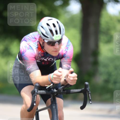 15.06.2025 - 7 Türme Triathlon Yannick Fuchs http://msf.ph/oto/8002068 15.06.2025 12:29:24 Radfahren 355, 441 meine-sportfotos.de