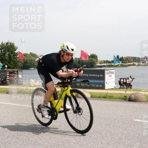 21.06.2025 - 27. Vierlanden-Triathlon H.Heesch http://msf.ph/oto/8002072 15.06.2025 11:46:46 Radfahren 222, 678 meine-sportfotos.de