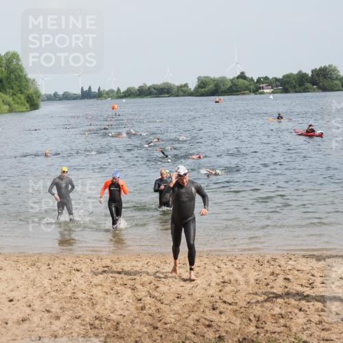 21.06.2025 - 27. Vierlanden-Triathlon MichiJ http://msf.ph/oto/8002074 15.06.2026 10:05:04 Schwimmen 412, 422 meine-sportfotos.de