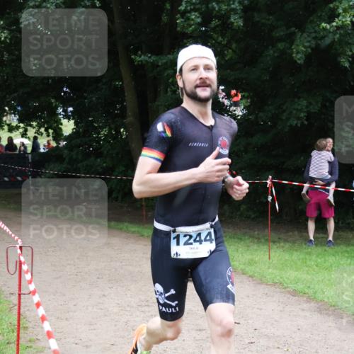 21.06.2025 - 27. Vierlanden-Triathlon Lena Gebhardt http://msf.ph/oto/8002077 15.06.2025 14:07:31 Laufen 202, 1244 meine-sportfotos.de