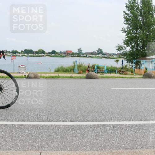 21.06.2025 - 27. Vierlanden-Triathlon H.Heesch http://msf.ph/oto/8002079 15.06.2025 12:39:10 Radfahren 843 meine-sportfotos.de