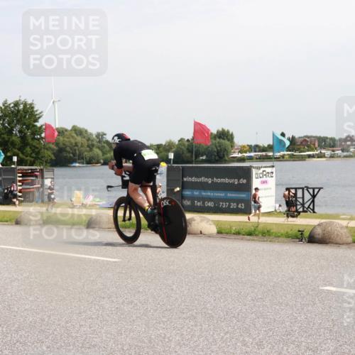 21.06.2025 - 27. Vierlanden-Triathlon H.Heesch http://msf.ph/oto/8002100 15.06.2025 11:46:50 Radfahren 222, 678 meine-sportfotos.de