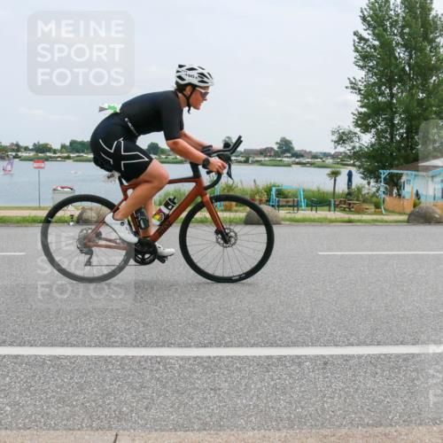 21.06.2025 - 27. Vierlanden-Triathlon H.Heesch http://msf.ph/oto/8002113 15.06.2025 12:39:18 Radfahren 945 meine-sportfotos.de
